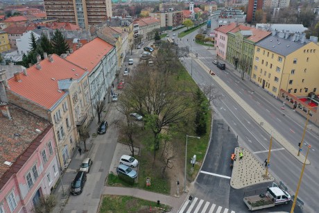 Kezdődik a Vörösmarty tér felújítása - zöldebb lesz a park